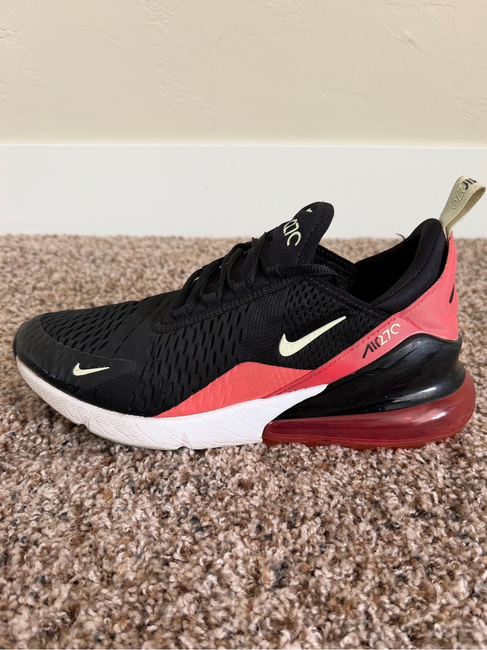 Nike Women’s Air Max 270 Black Magic Ember Shoes, size 11.5
